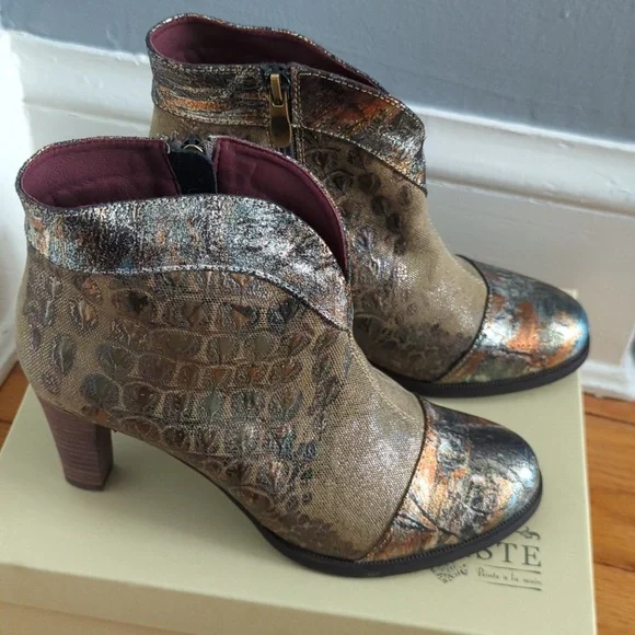 NIB L'Artiste Eleni taupe booties size 8.5 - Picture 3 of 10